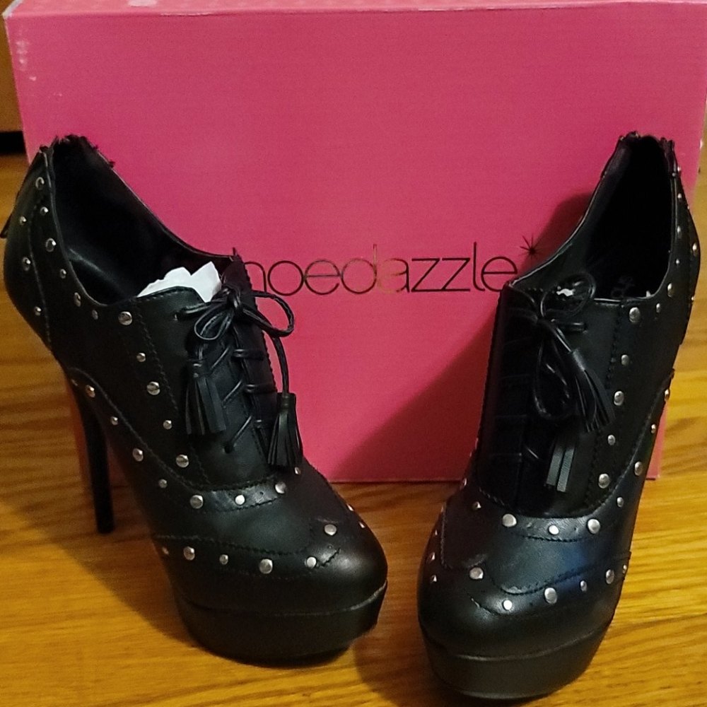 Black ankle bootie